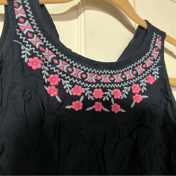 ABERCROMBIE KIDS COLD SHOULDER EMBROIDERED FLORAL TOP SIZE MEDIUM / 12 - Picture 3 of 6